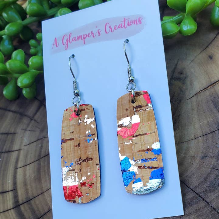 Orecchini Patriottici in pelle con mini bar in sughero metallizzato per la vendita all'ingrosso da parte di A Glamper's Creations LLC