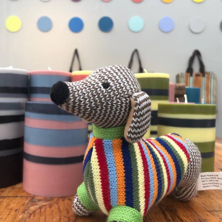 Gebreide worst hond baby rammelaar voor wholesale door Best Years Ltd