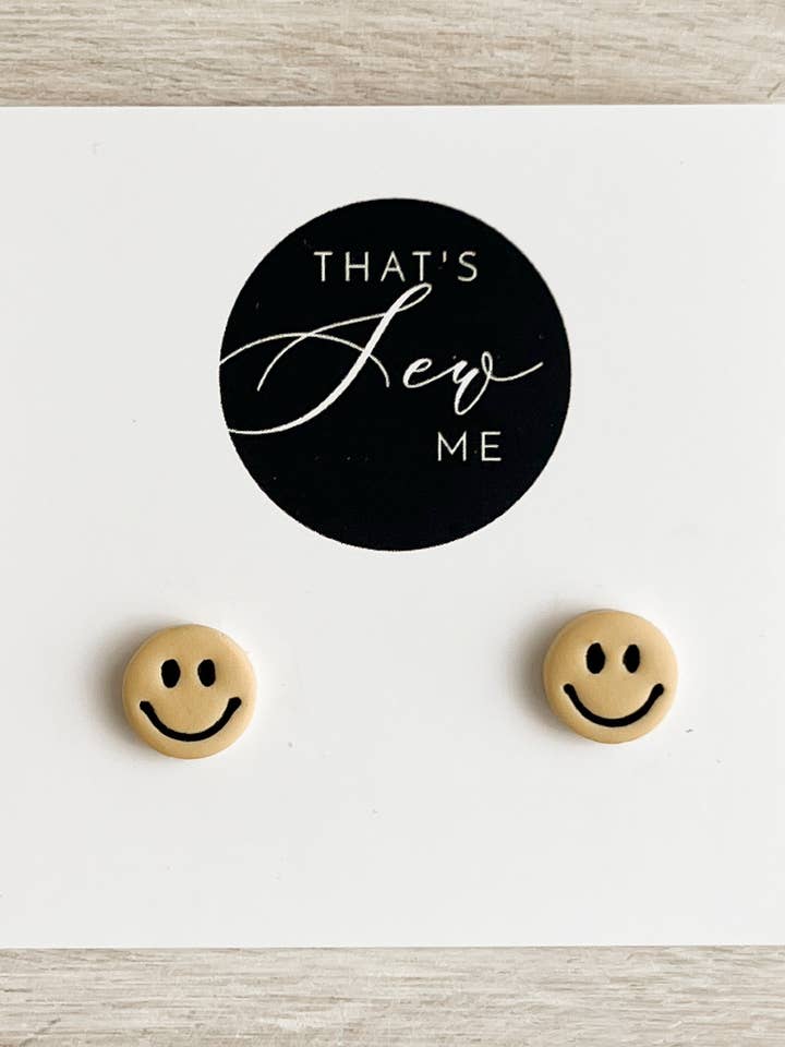Pendientes con forma de cara sonriente, joyas hechas a mano, pendientes de arcilla para venta al por mayor de That's Sew Me