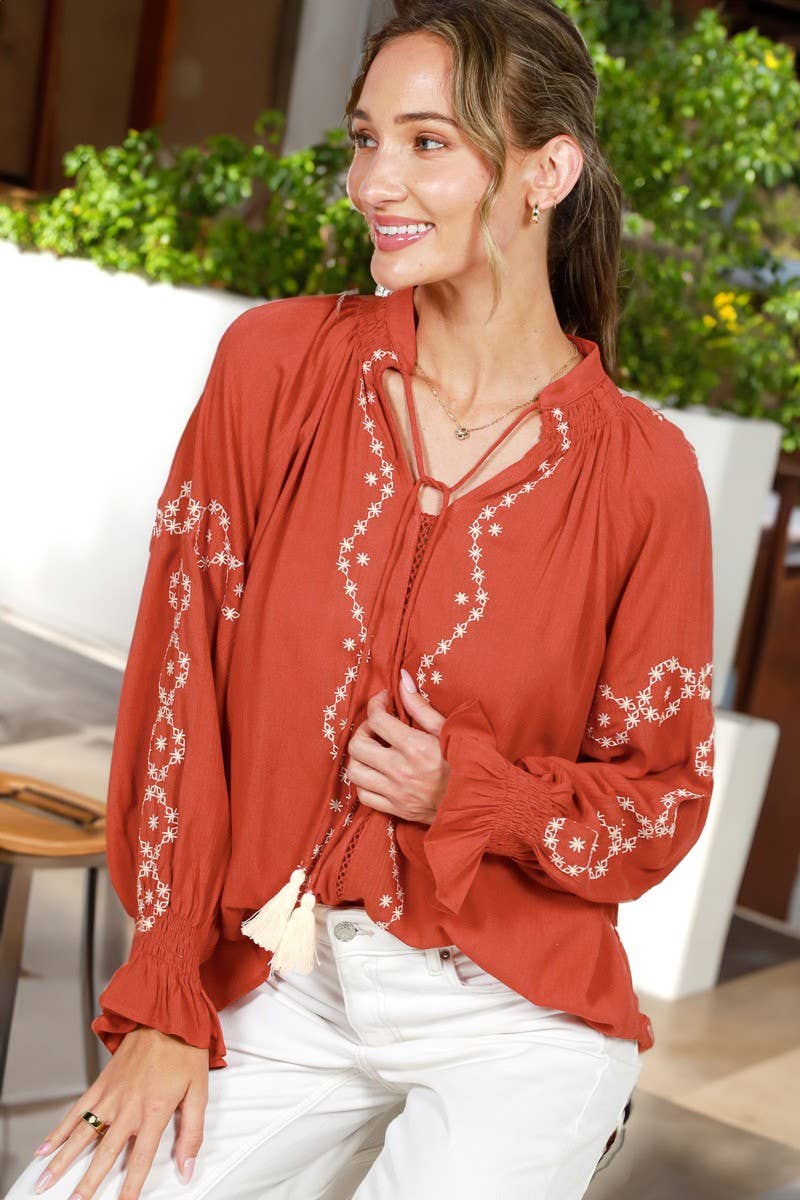 Vine & Love - Wholesale Blouse - Dames - Blouse met Striksluiting en Kwastjesdetail Bloemenborduursel TopVT82493-12