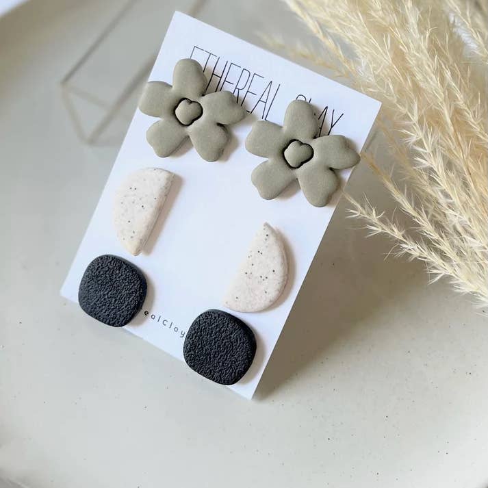 Boucles d'oreilles en argile faites Ă la main Corrie L, lot de clous pour la vente par Ethereal Clay