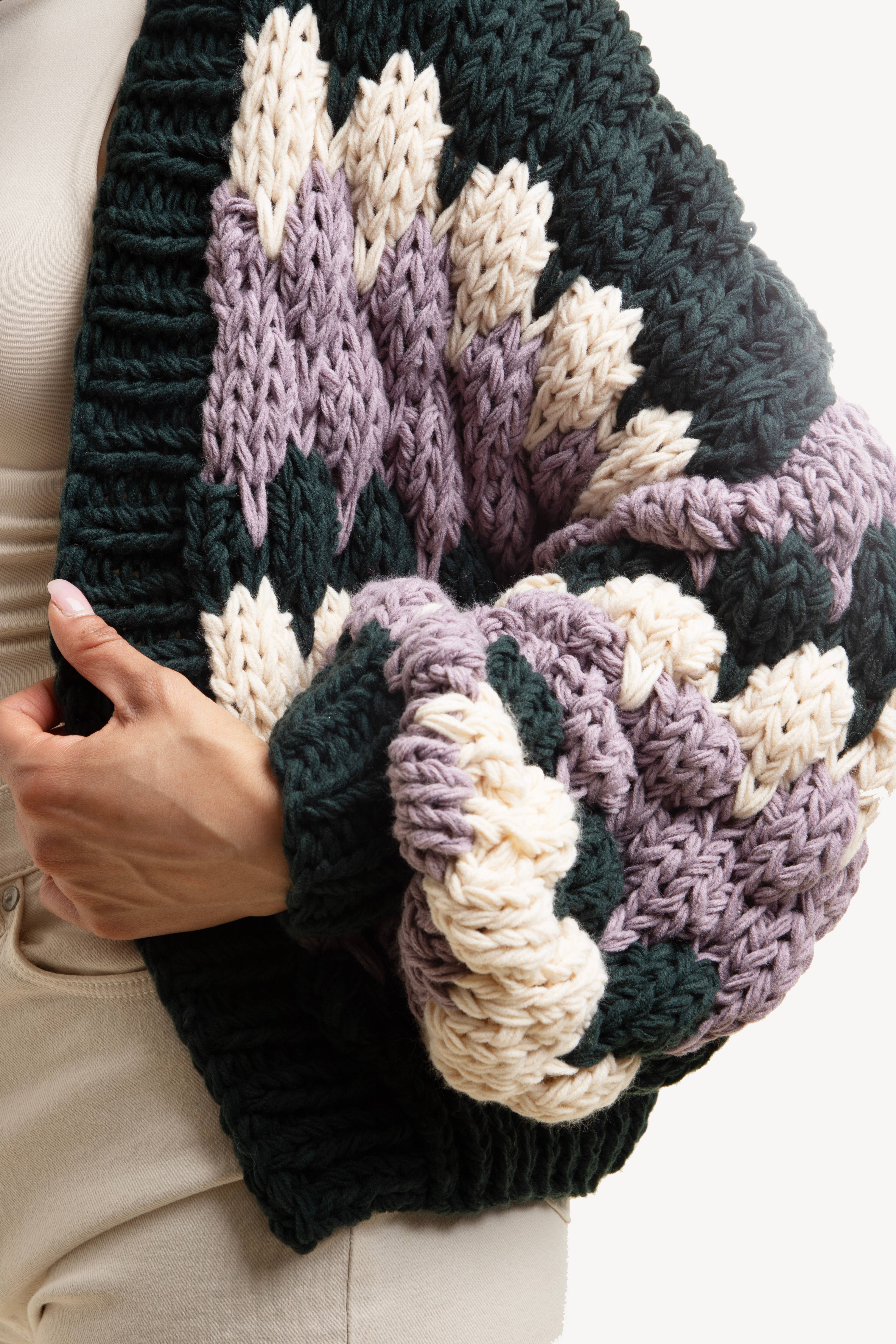 SAACHI – wholesale Cardigan – Women’s – Chunky Knit Cardigan Cropped2