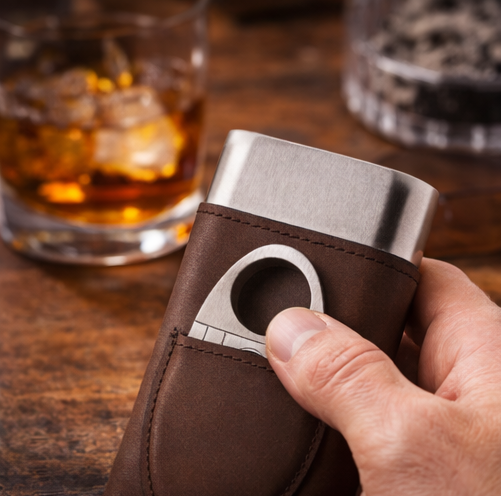 BeyBerk International – Großhandel Humidor/Zigarrenzubehör – Braune Leder-Zigarrenetui für 3 Zigarren mit Zigarrenschneider, Modell C255N3