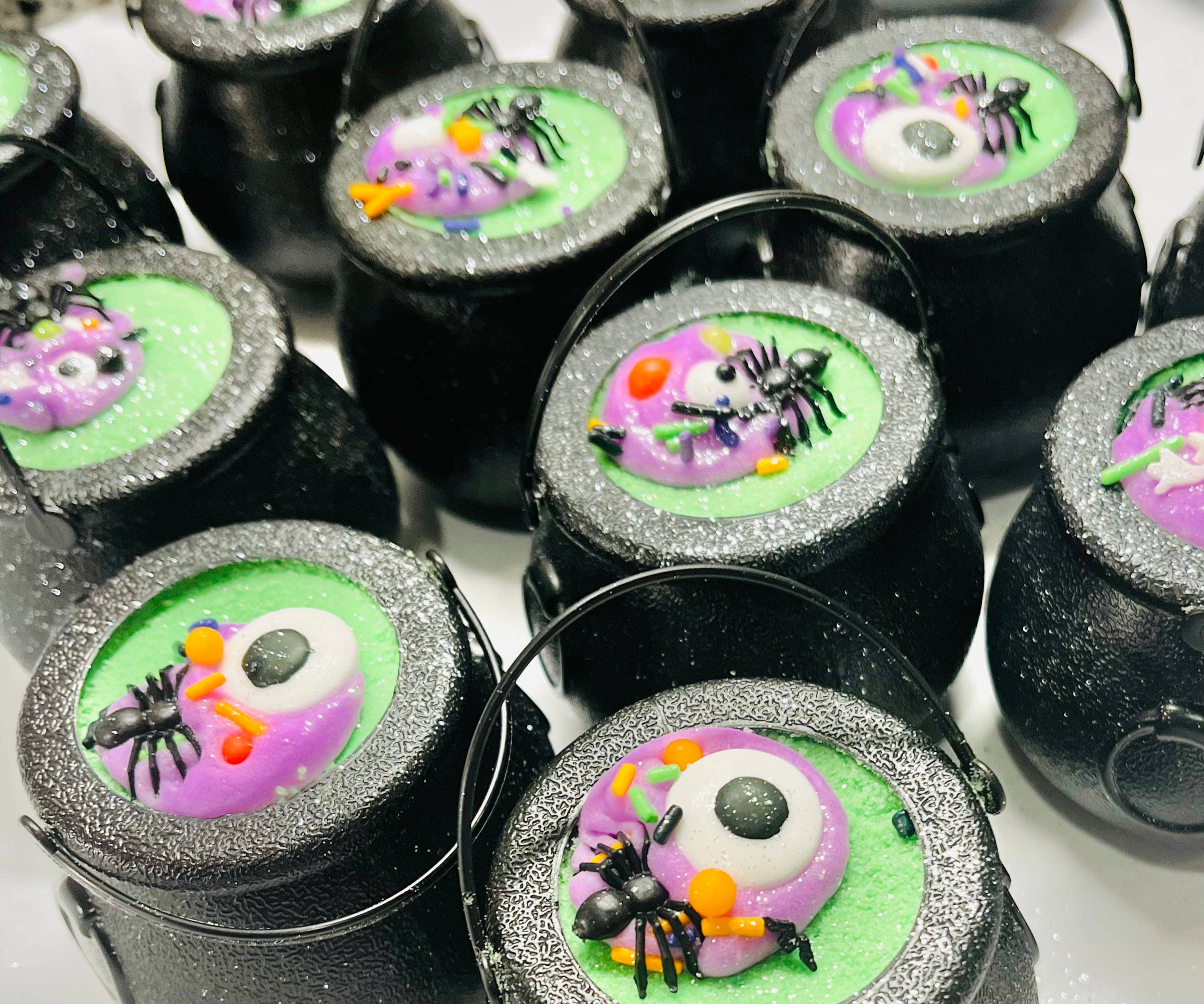 The Burlap Barn Company - Wholesale Bath Bomb/Fizz - Cauldron Bath Bomb3