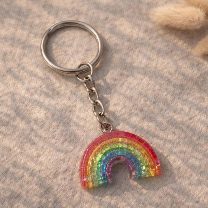 PETIT PORTE-CLÉS PAILLETTÉ ARC-EN-CIEL pour la vente par thealtruistic.life