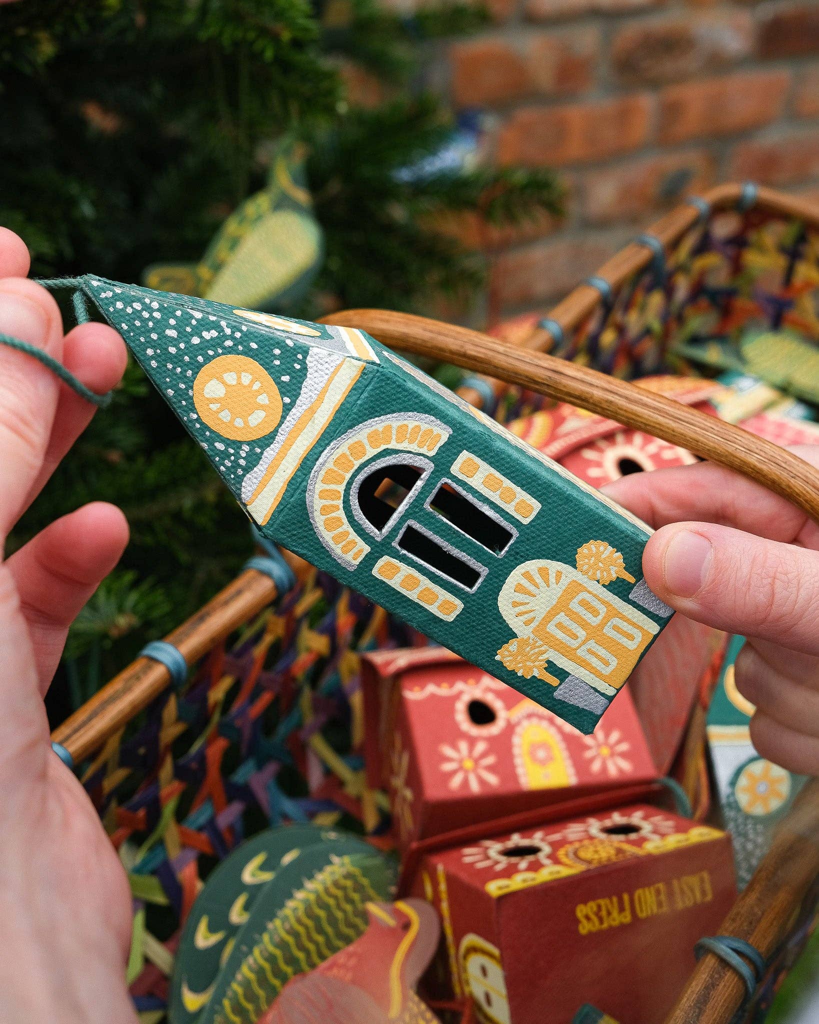 East End Press - Vente Objets de décoration - Royaume-Uni/UE : Décoration de planche imprimée à l'écran Steeple d'hiver2