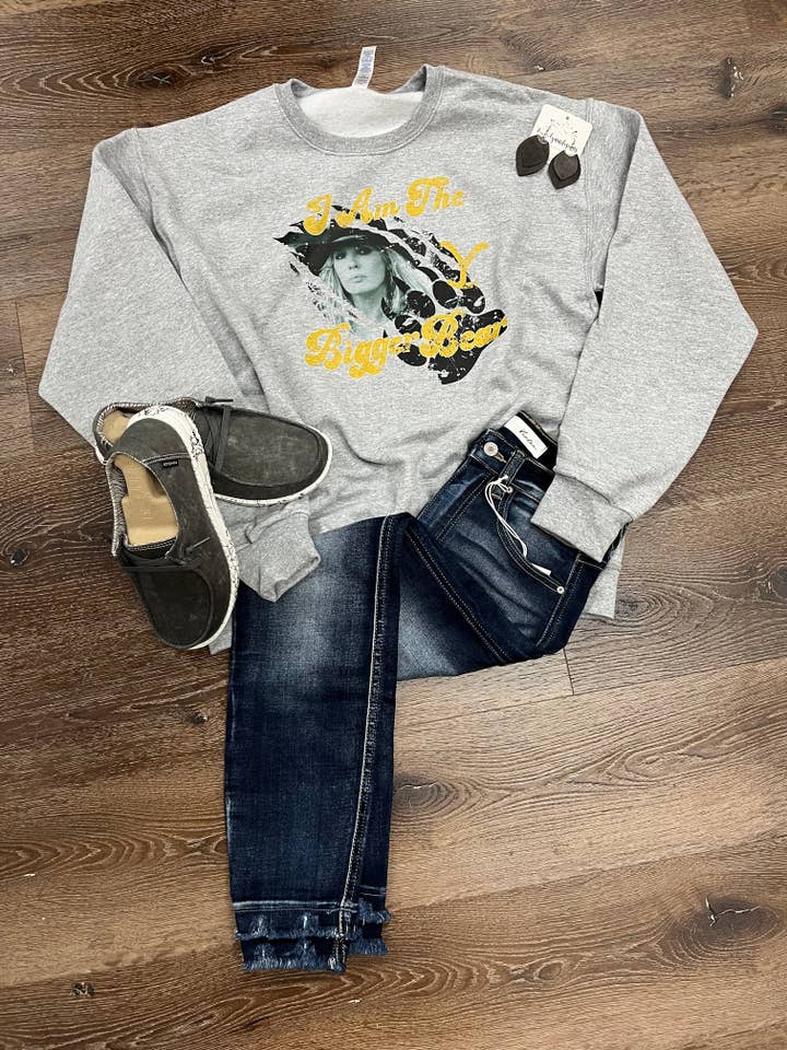 Ich bin der Bigger Bear Graphic Crewneck für den Großhandel von C&L Tees