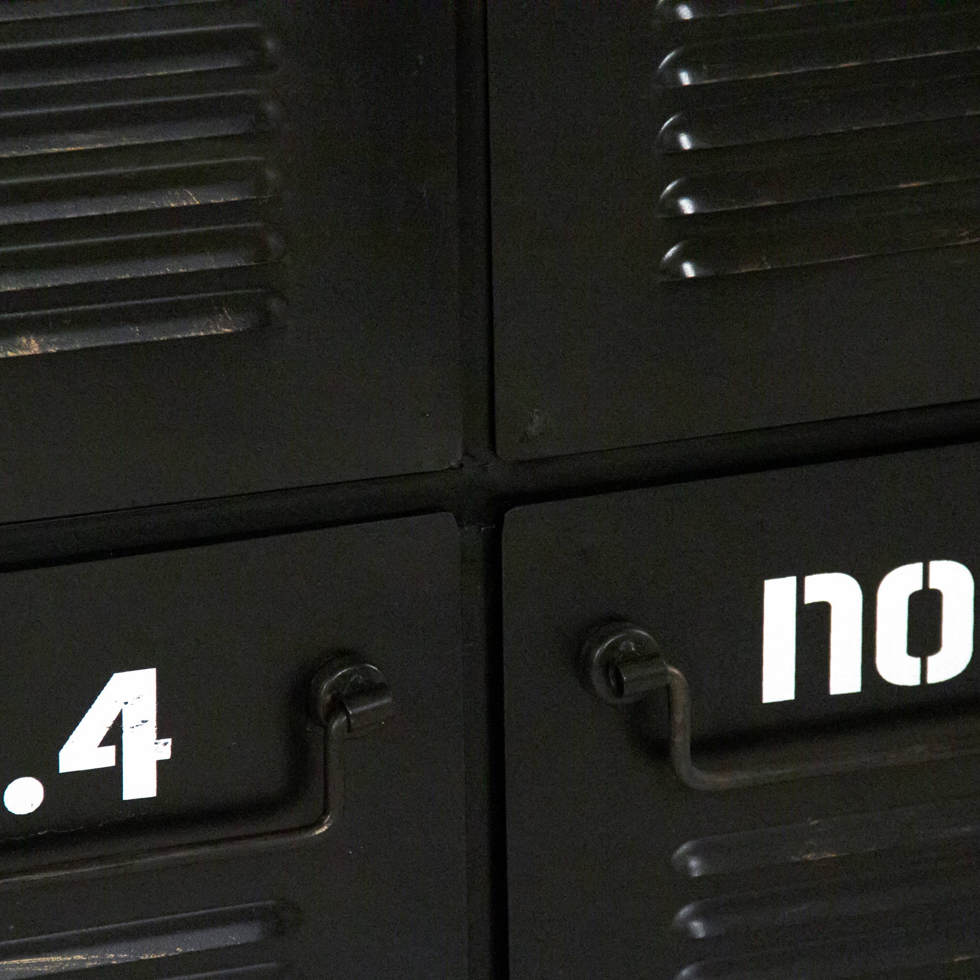 Nero Buffet vintage industriale mobile con sei cassetti numerati in vendita all'ingrosso su Faire4