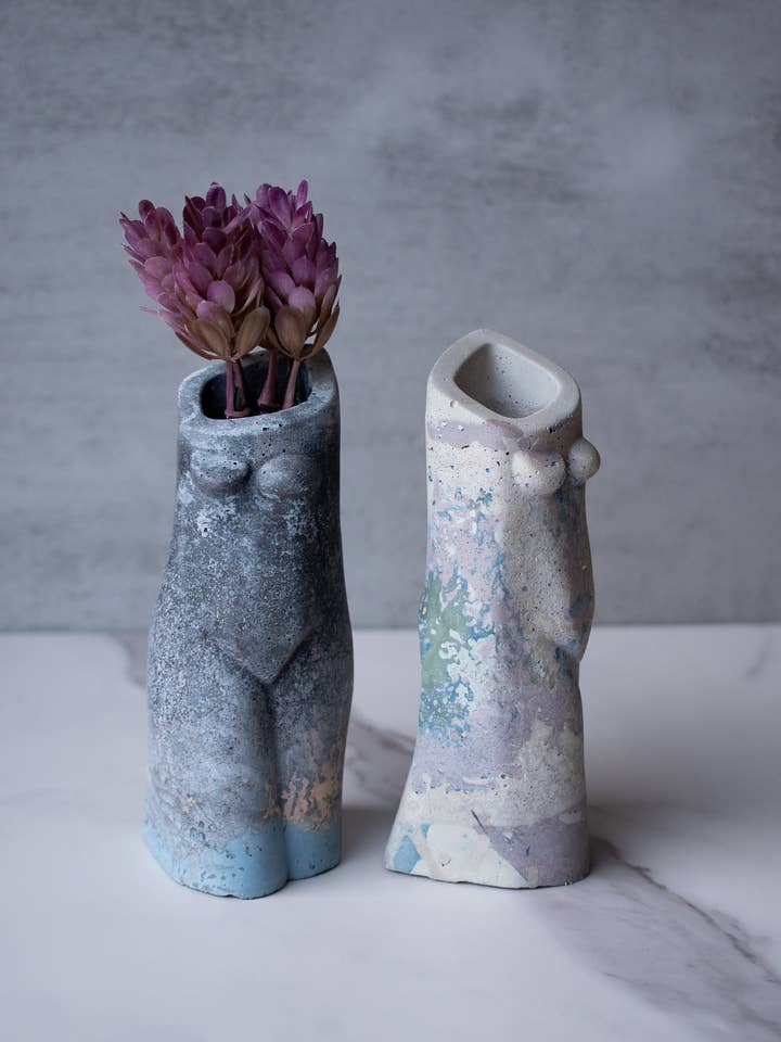 Handgefertigte Beton-Göttinnen-Blumenvase #2 für den Großhandel von Shutterhaus