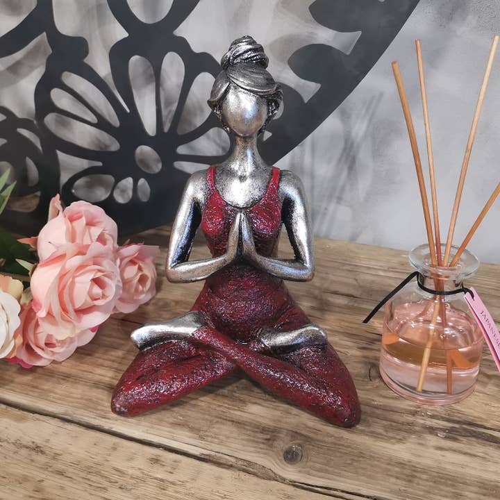 Ancient Wisdom - Vente Figurine décorative - Figurine Yoga Lady, argent et bordeaux, 24 cm