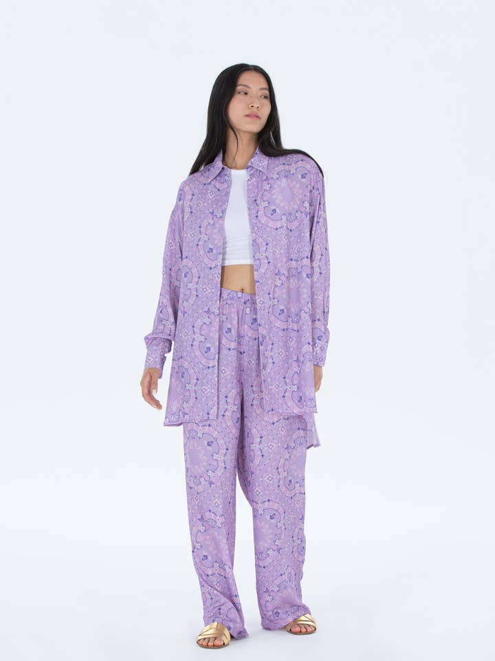 Blusa camisa esvoaçante com estampa paisley por atacado de Shiva Diva