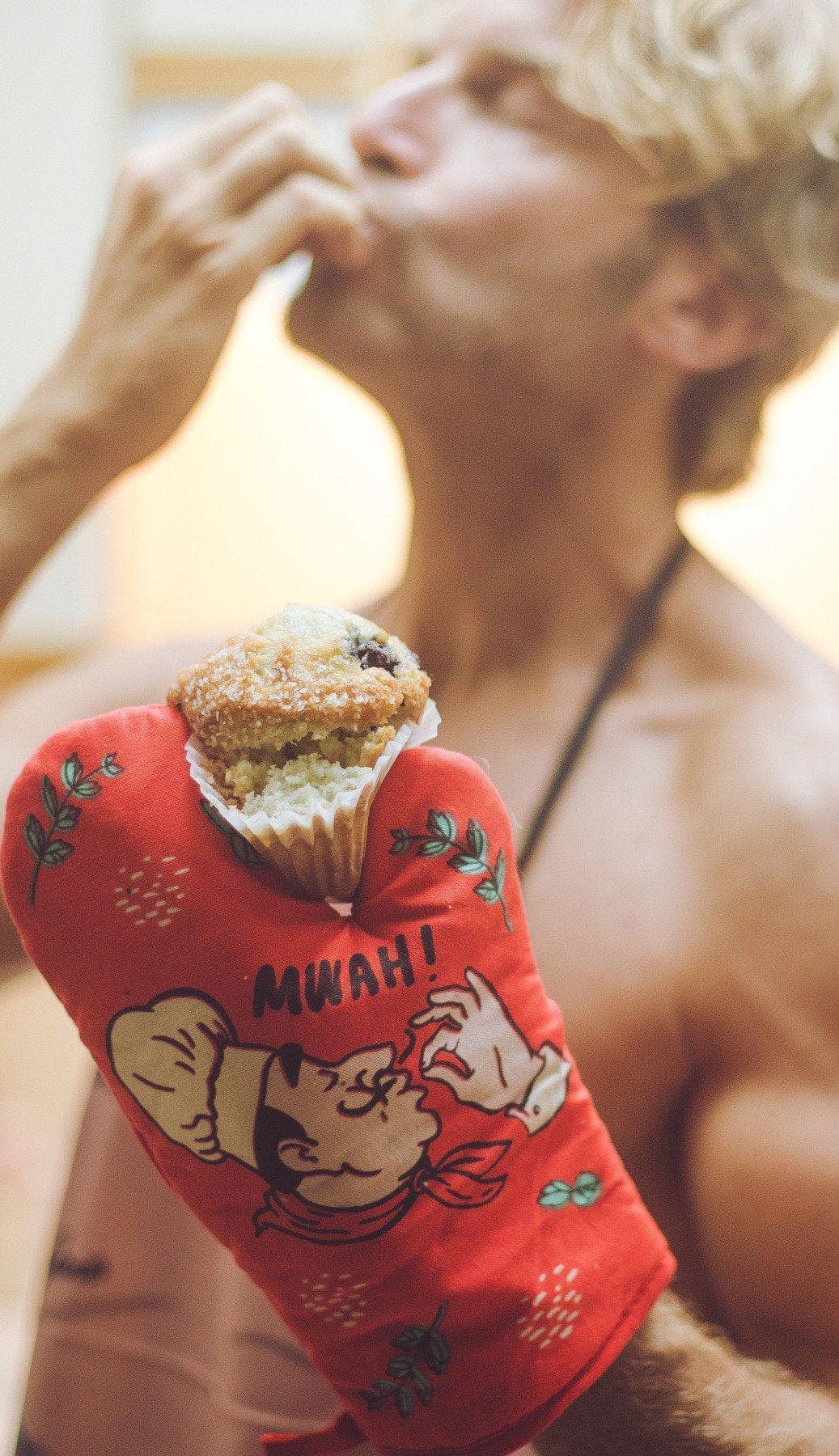 Red Chef's Kiss Oven Mitt Funny Gift for Cook Cute Graphic for wholesale on Faire2