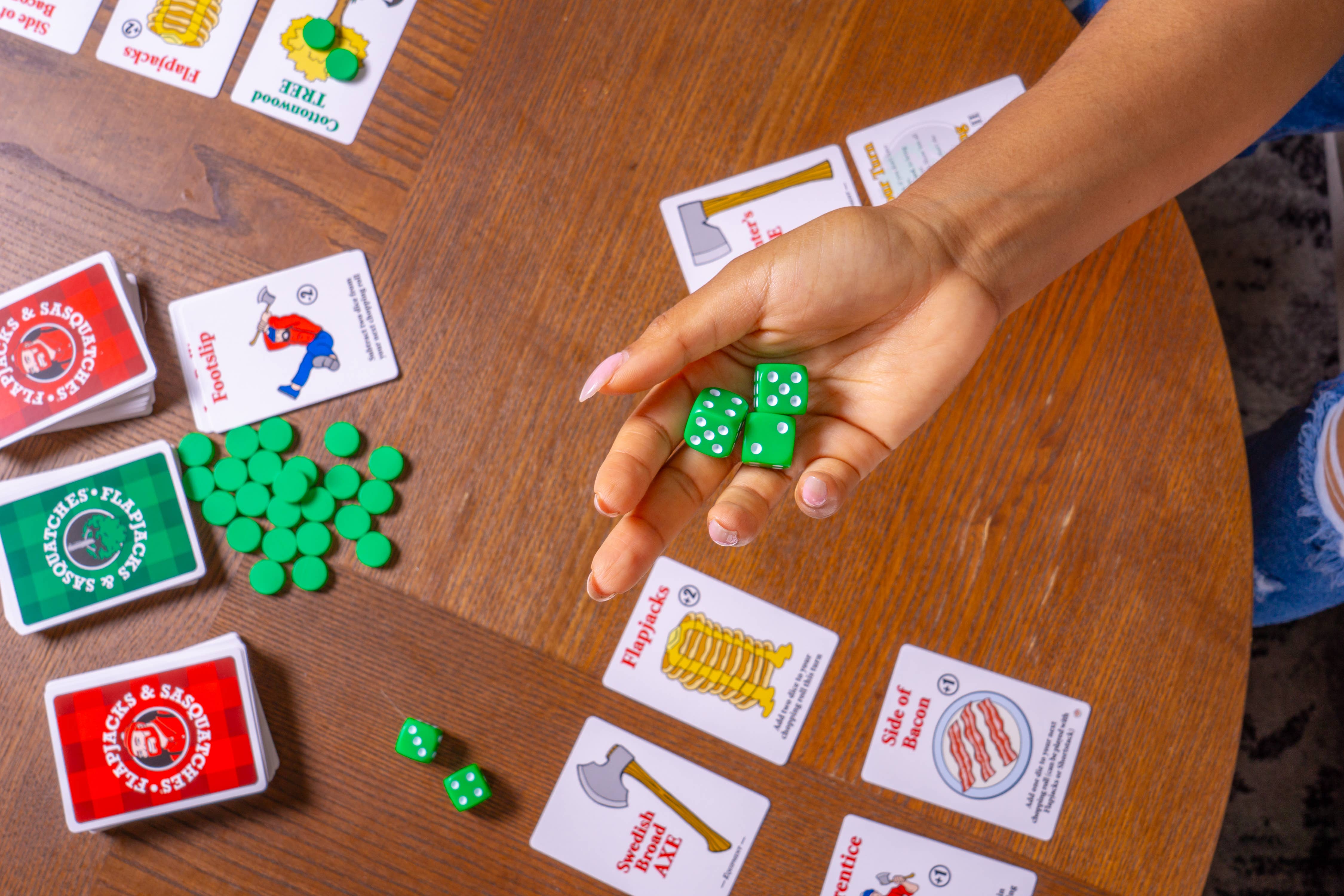 Left Justified Studio & Prolific Games - Wholesale Kaartspel - Flapjacks & Sasquatches — Een houthakkerskaartspel voor het hele gezin3