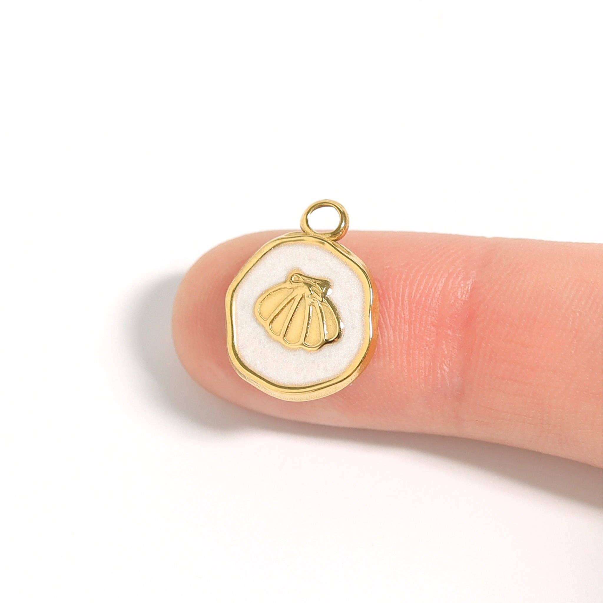 WJW – Pendente/pingente individual por atacado – Pingente Concha do Mar em Epóxi Branco com Revestimento PVD em Ouro 18K5