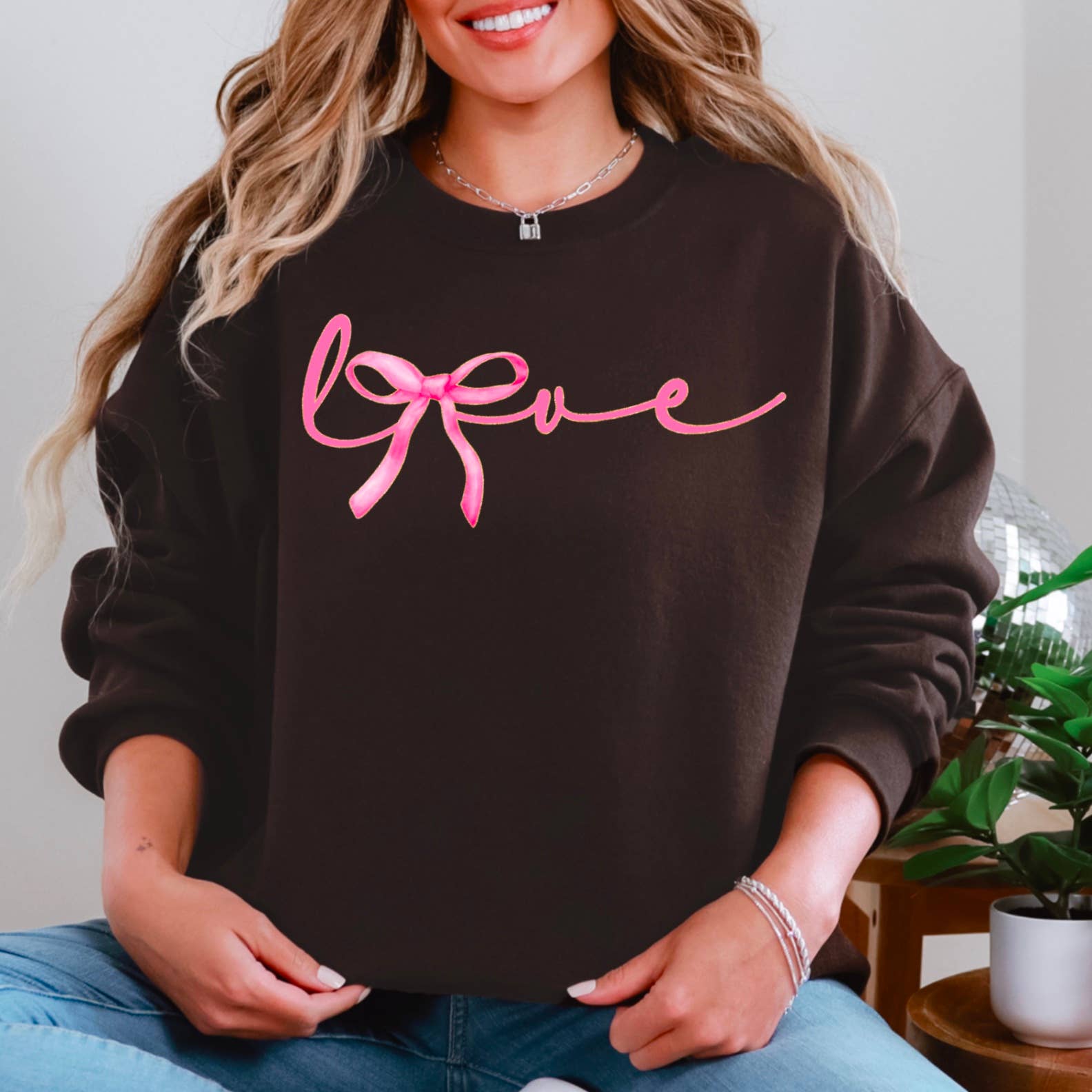 Shoppe SHC – Engroshandel Grafisk Sweatshirt - Dame – Elsk Coquette Sløjfe Sweatshirt | Skærmtrykt Sweatshirt13