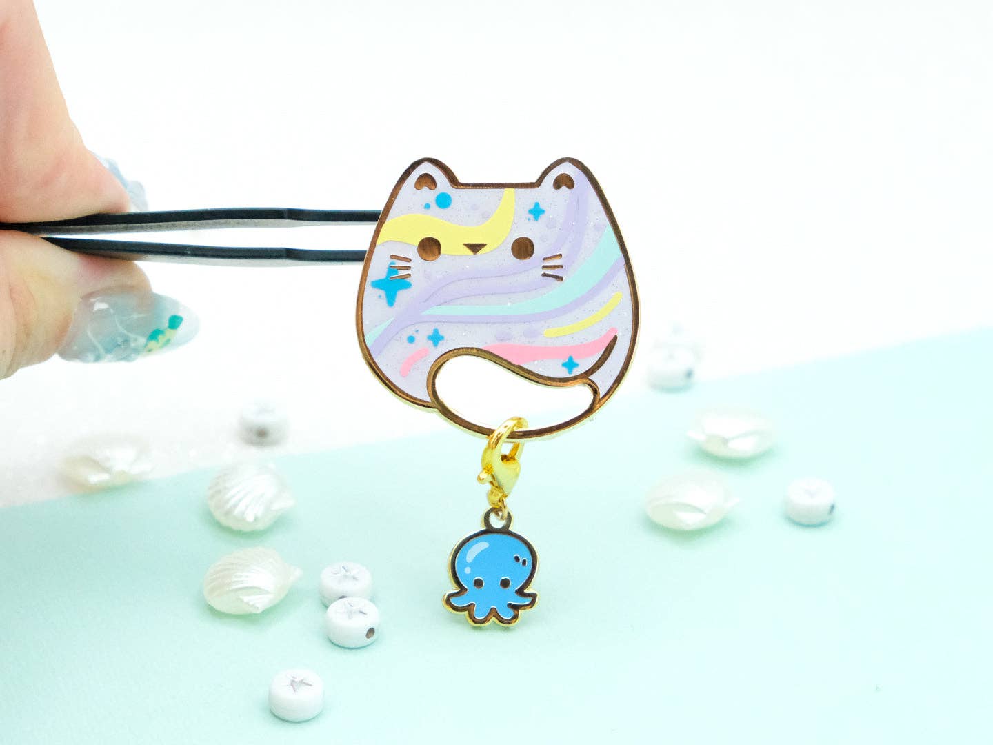 Sparkles in the Wild - Wholesale Lapel Pin/Button - Épingles Chat Rêveur - Collection Charmante6