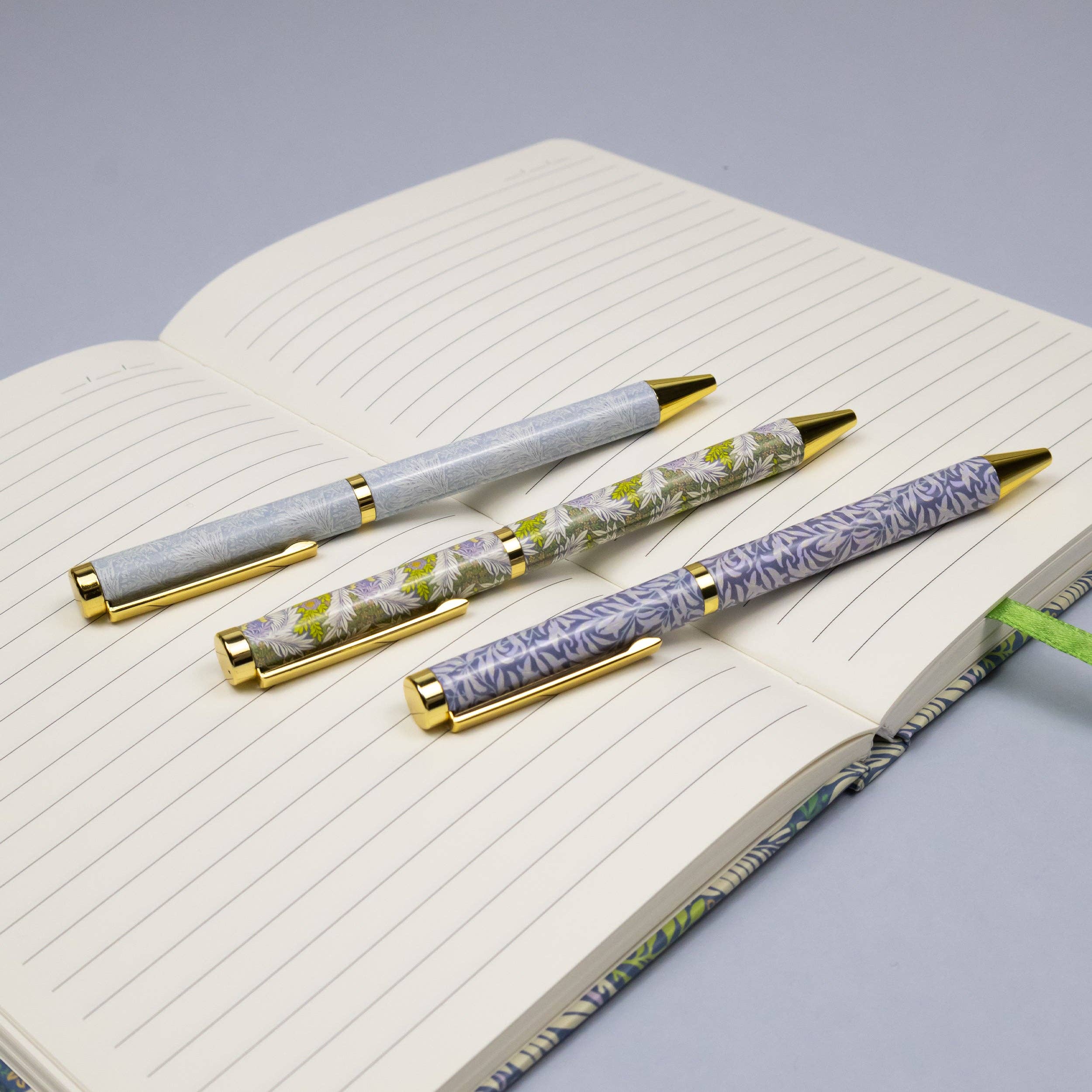 Robert Frederick Ltd – wholesale Pennor – Orange Grove William Morris Kulspetspennor i presentförpackning – Set med 3 pennor4