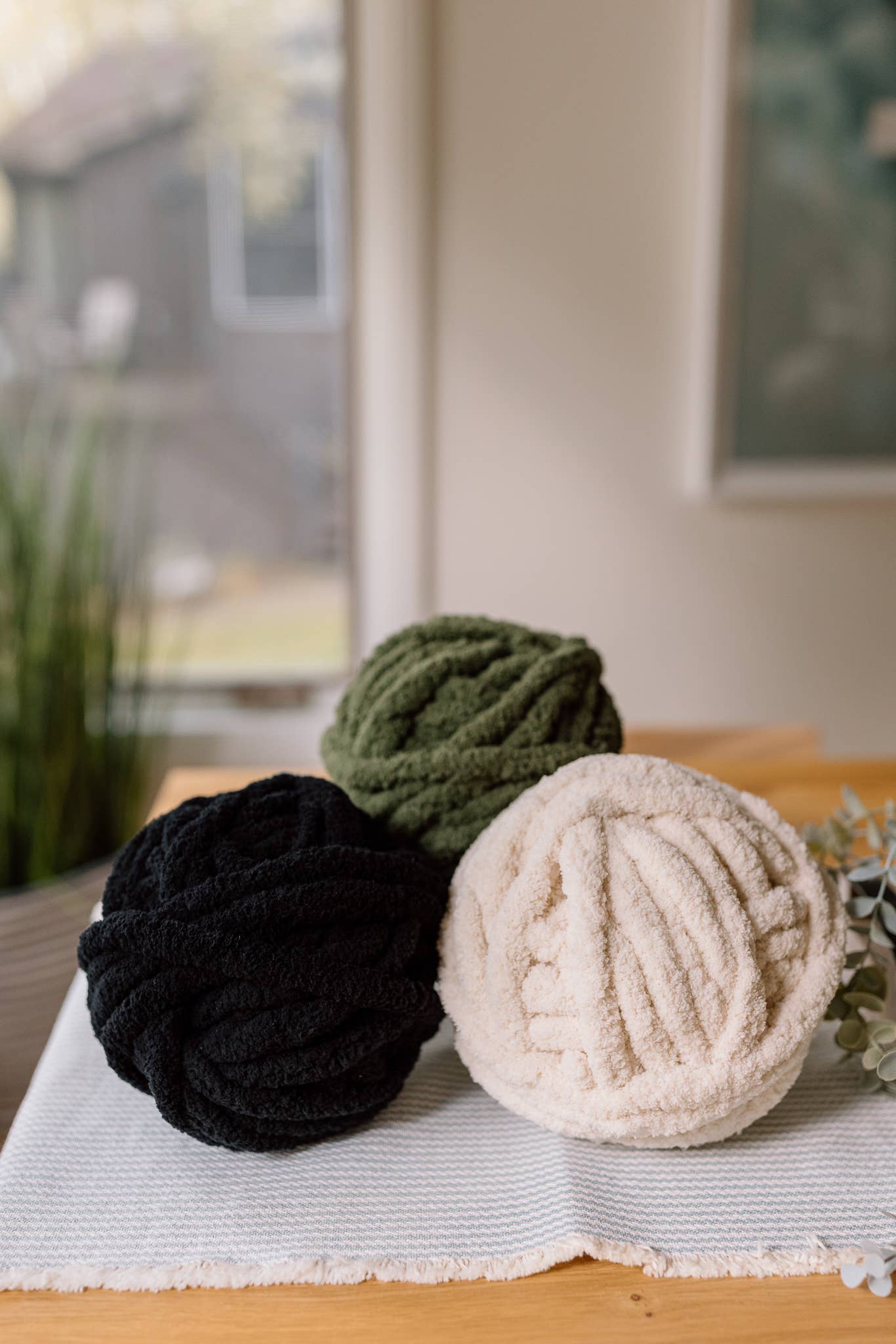 Nicnakknits - Wholesale Throw Blanket - Michelle - Handmade Chunky Knit Blanket4