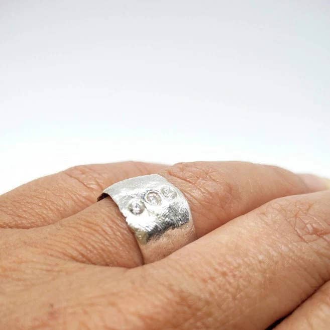 bi11, anillo art silver para amar! Plata reciclada fina, circonita, para venta al por mayor de ArtBi Design