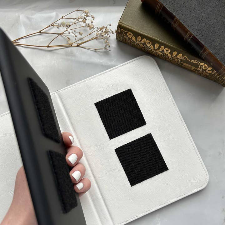 Well Read Company - Wholesale Laptop/Tablet Case - Women's - Pride And Prejudice Kindle and Other eReader Cover8