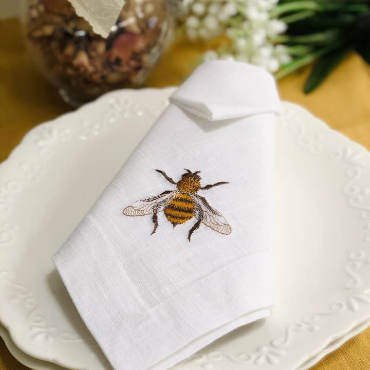 Belle Linen - Wholesale Dinner & cloth napkin - Vintage Embroidered Bumble Bee White Linen Napkin5