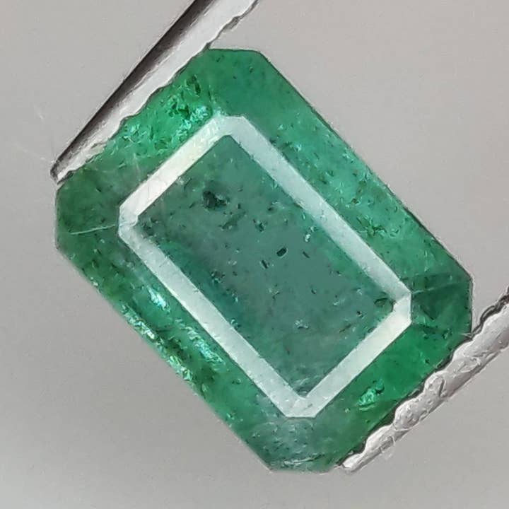 1.76ct Esmeralda talla esmeralda 8.1x5.9mm para venta al por mayor de Naturjoya