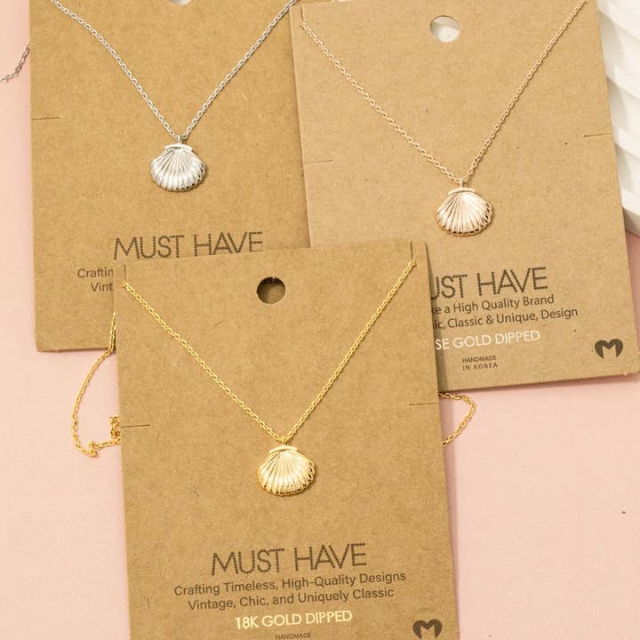 Collana con Pendente a Conchiglia Placcata in Oro per la vendita all'ingrosso da parte di Fame Accessories