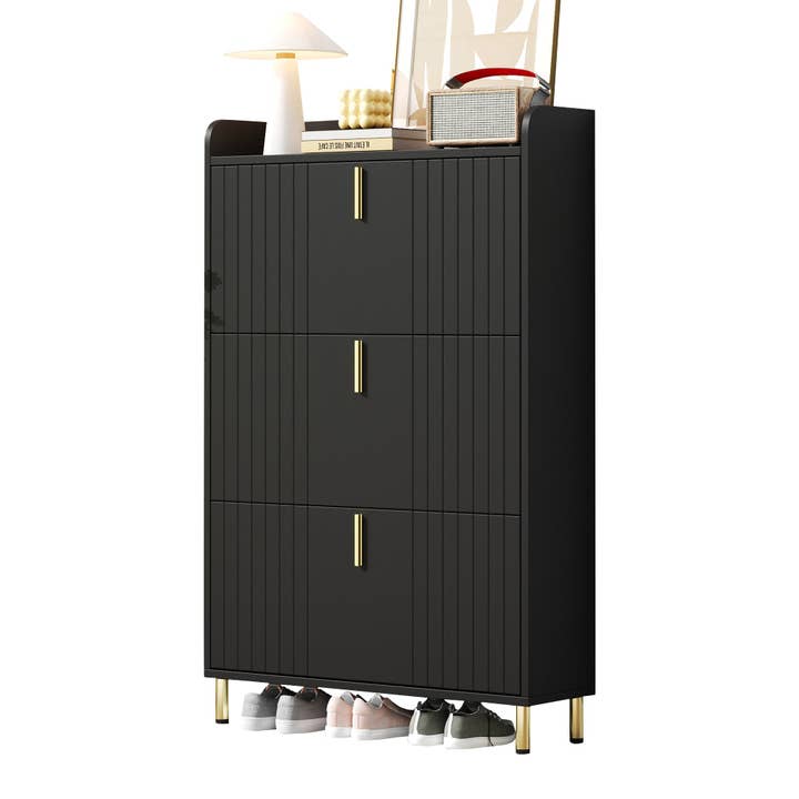 Sort skoskab med designstriber, 3 klaplåger 80x23,5x123,5cm LYRICYN for engroshandel hos Urban Meuble