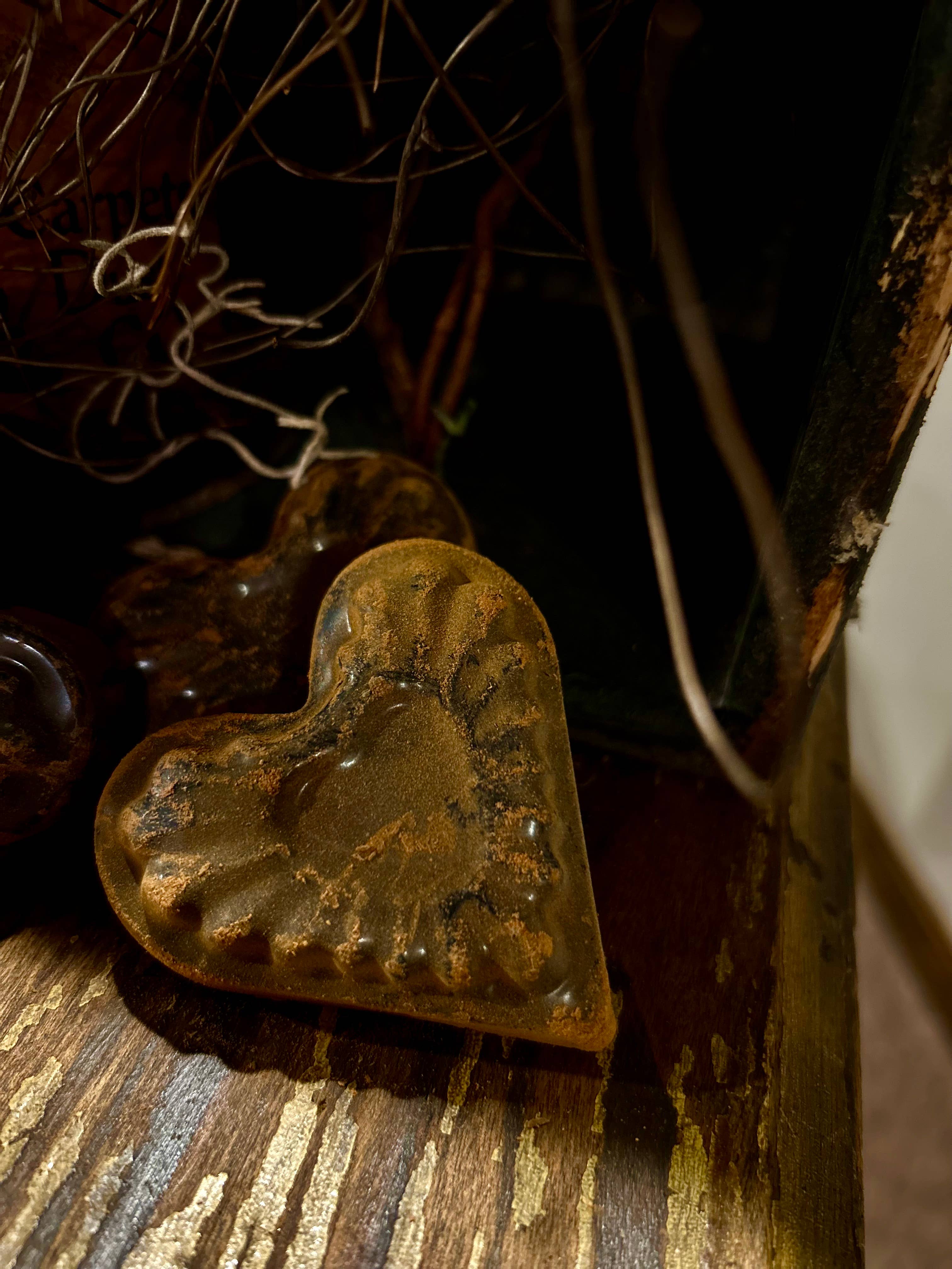 The Cranberry Cornstalk Co. - Wholesale Decorative Plate/Dish/Bowl - Folk art blackened beeswax bowl filler