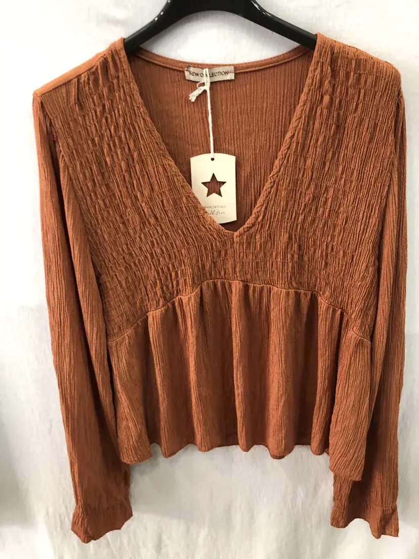 Mimi & Gogo - Wholesale Blouse - Women's - V-neck blouse with small smocking @23625_BlouseV2