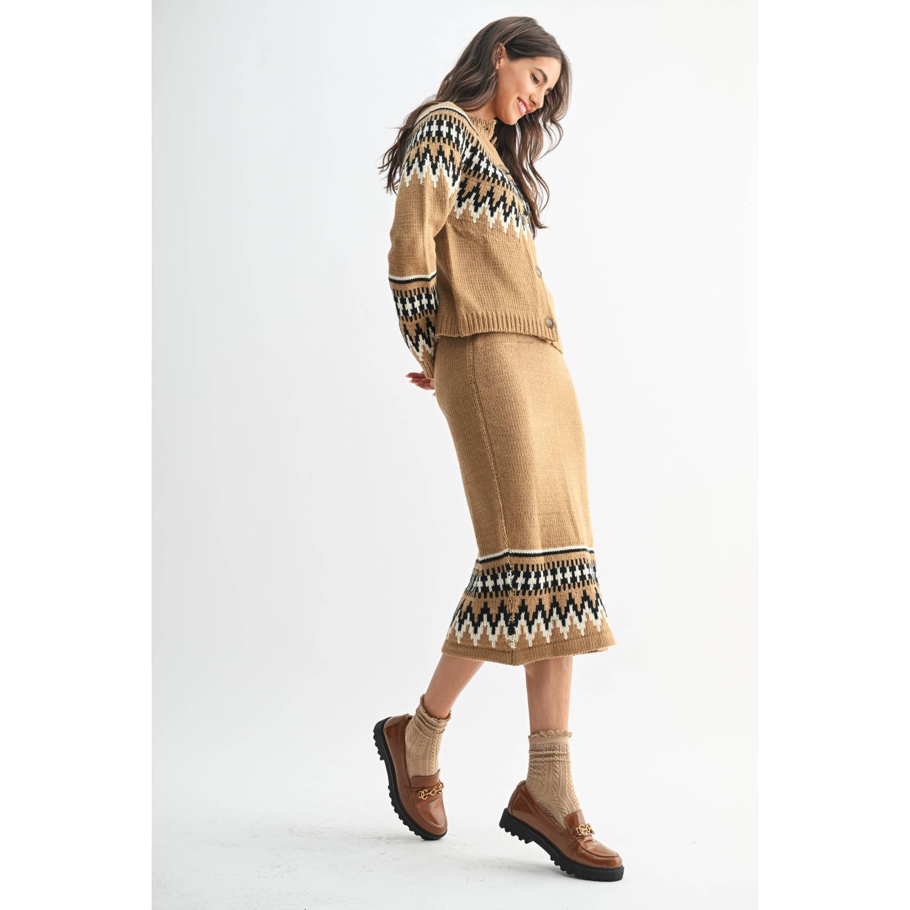 MOKKA MULTI ISLE GESTRICKTES STRICKJACKE UND ROCK-SET für den Großhandel auf Faire9