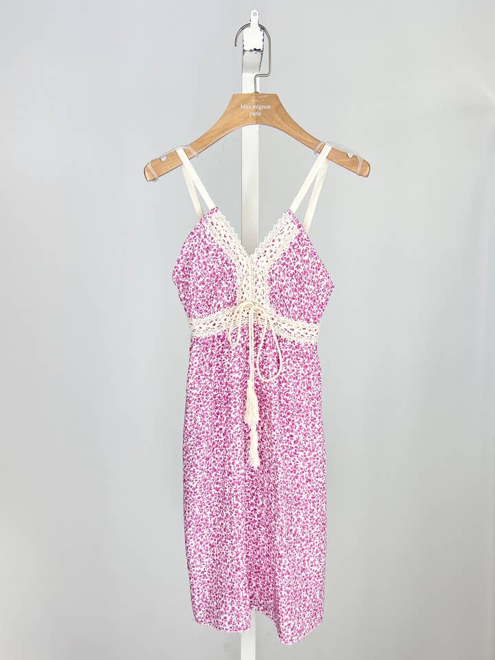 MINI MIGNON PARIS – Großhandel Kleid – Kinder – Boho-Mädchenkleid mit Blumenmuster, Spitze und verstellbaren Trägern