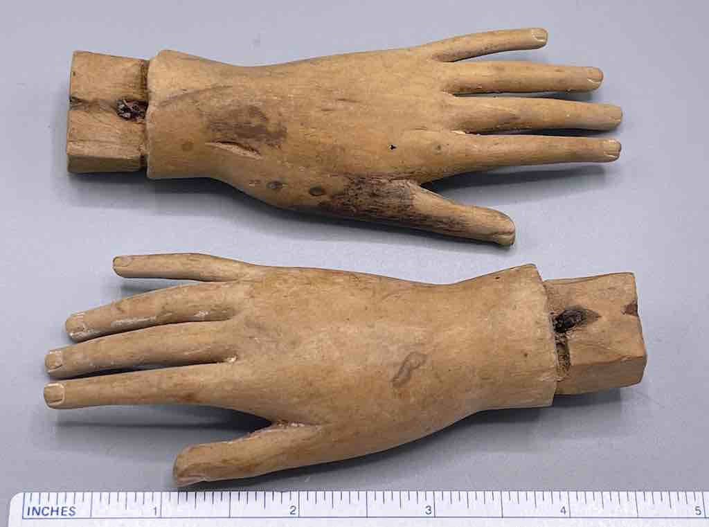 The Niger Bend – wholesale Decorative figurine – Antique Vietnamese Saint Figure Hand Pair - 4 3/8"