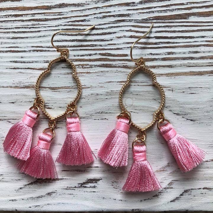 Kate Tuesday Jewelry – Engroshandel Hængeøreringe og creoløreringe – Ava guld kvast Drop Hoops