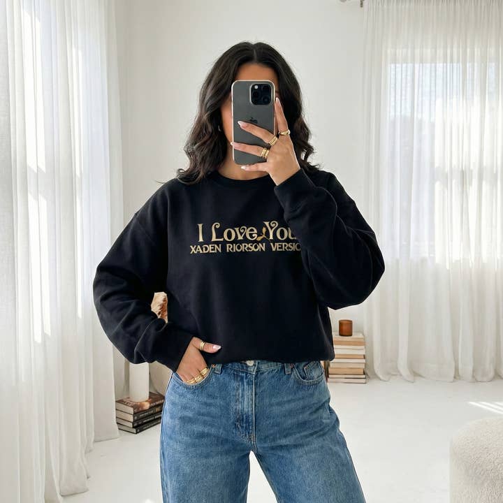 MagicMerchEmporium – Camisola gráfica - Mulher por atacado – "Camisola "I Love You - Versão Xaden Riorson" - Fourth Wing"4