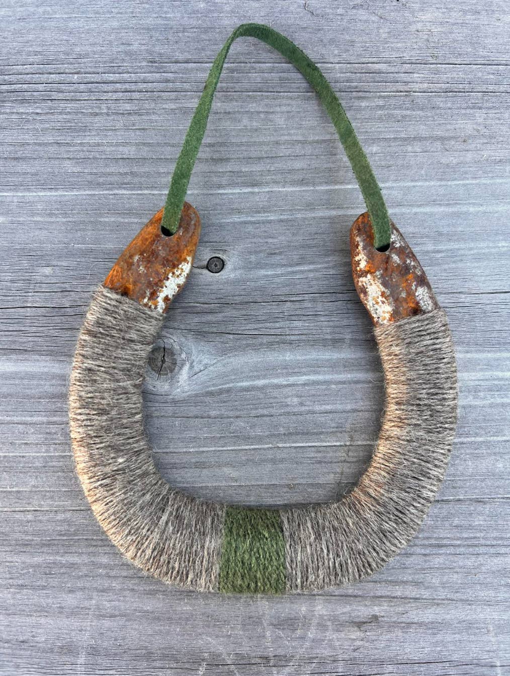 Bear + Scout – Großhandel Skulptur – Upgecycelte LUCKY Hufeisen