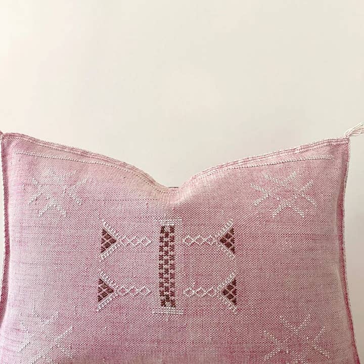 marrakeshop - Wholesale Lumbar Pillow - Premium Pink Lumbar Cactus Silk Pillow Cover 1