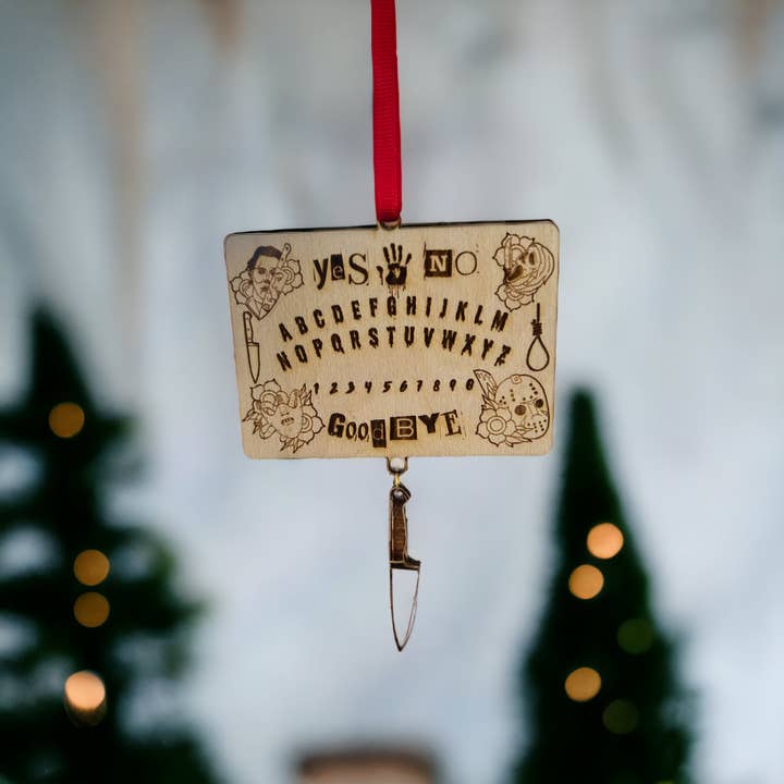 Adorno Ouija de madera con forma de película de terror para venta al por mayor de Ghoul Mom Designs