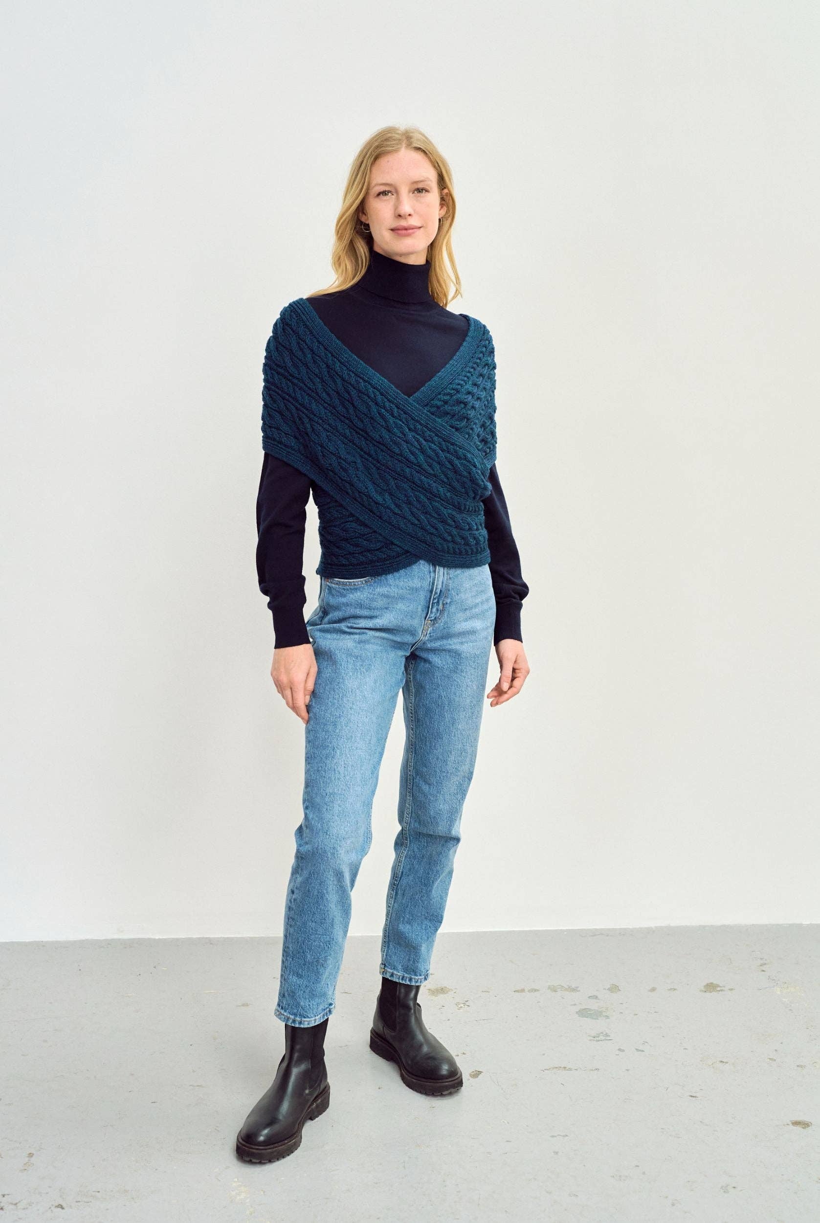 Aran Woollen Mills – Großhandel Schultertuch – Damen – Corrib Crossover Aran Schal – Atlantic2