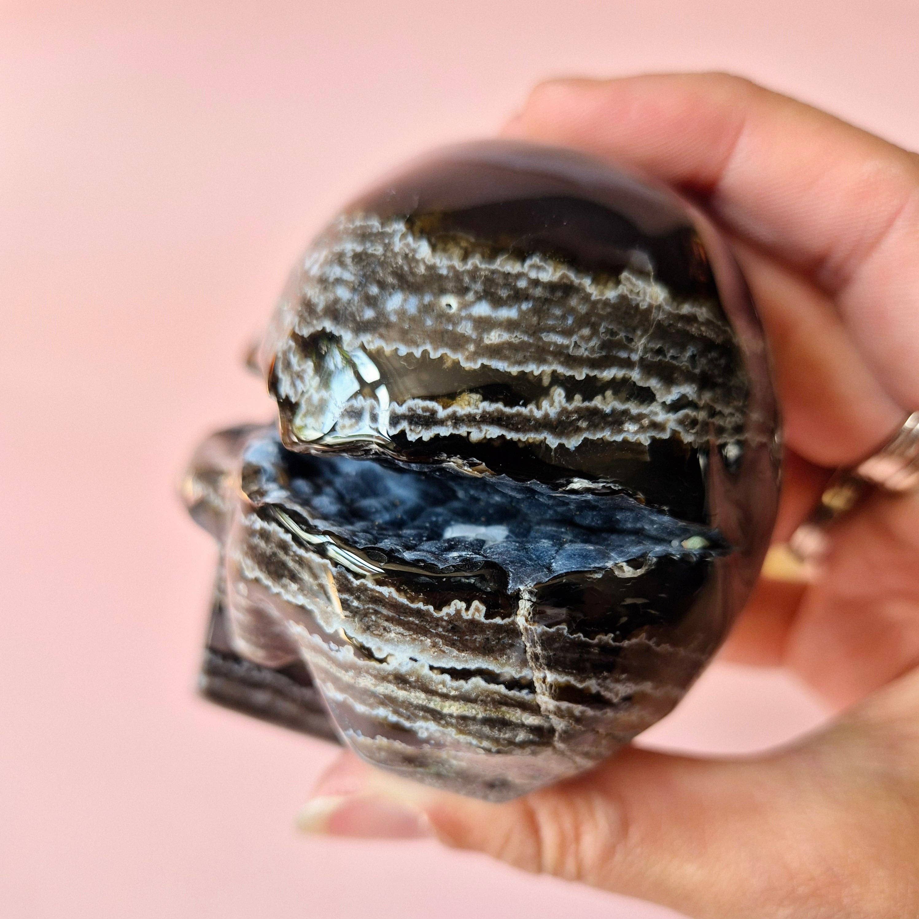 Moonlight Gemstones - Wholesale Spiritual stone/crystal - XL Gemstone Druzy Skull UV-reactive Volcano Agate Skull – #2 474 grams5