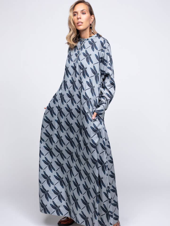 Dragonfly långklänning med rund hals och knäppkant för wholesale av URBANOID