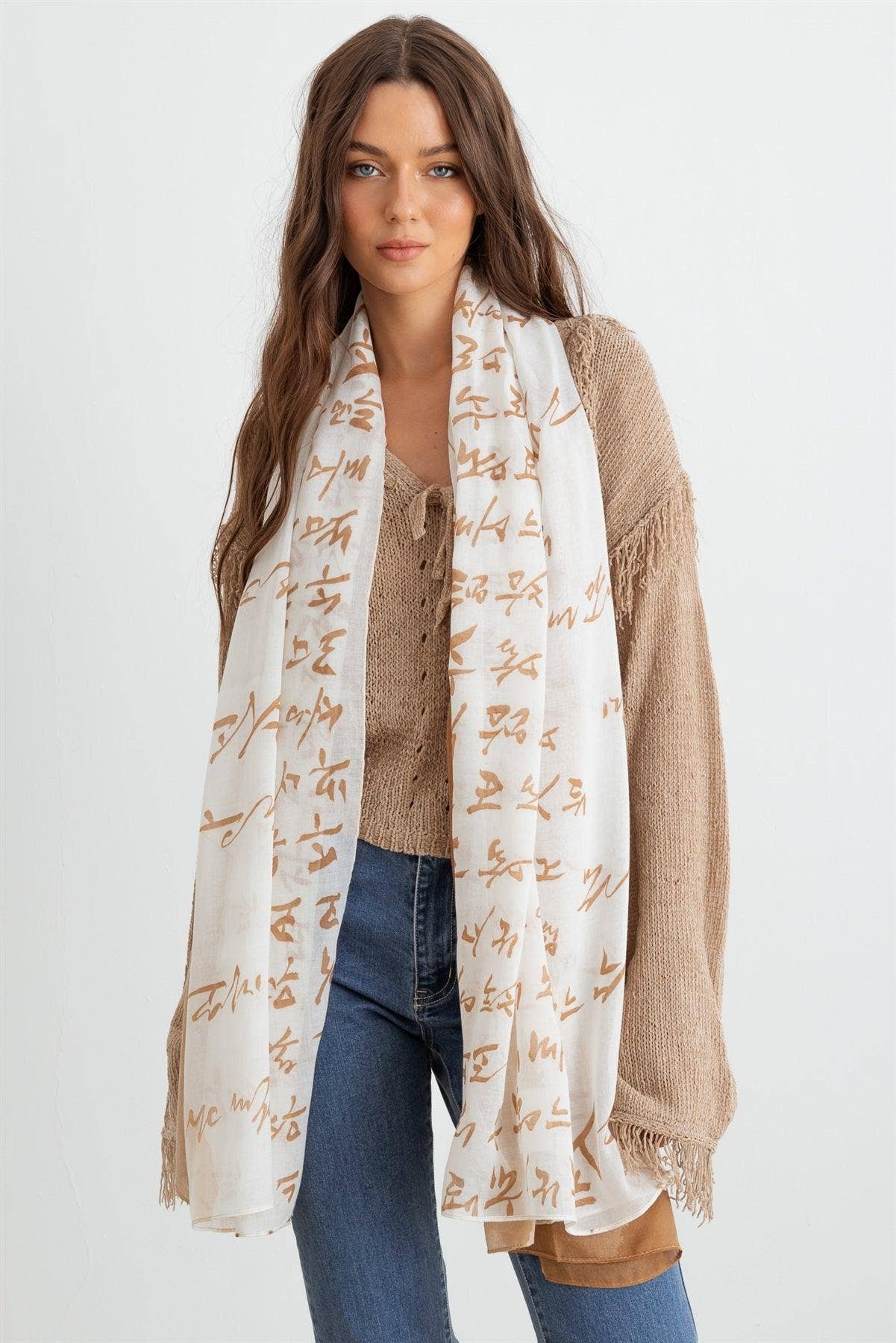 Beige Langer Wickelschal mit einzigartigem Hangul-Design in koreanischen Sprachen für den Großhandel auf Faire1