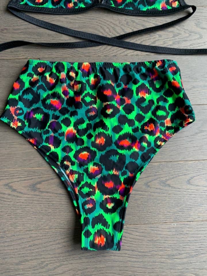 Cheeky Rave Bottoms met hoge taille en print - VERKRIJGBAAR IN MEER KLEUREN voor wholesale door Electric Couture Dolls