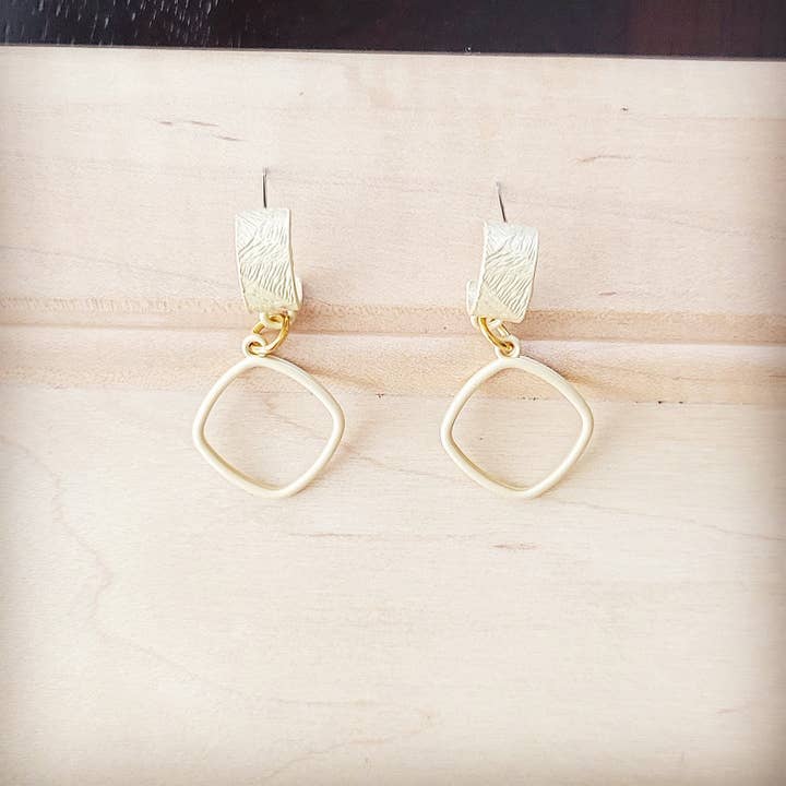 The Jewelry Junkie - Wholesale Dangle Earrings - Matte Gold Cuff Earring w/ Square Dangle 200k2