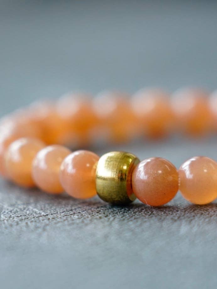 Sonnenstein-Armband – 7mm Perlen – Dehnbar, um den meisten Handgelenken zu passen | Weihnachtskristallgeschenk für den Großhandel von Moon Rituals