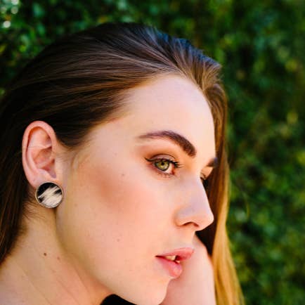 The Design Edge - Wholesale Stud/Post Earrings - Uganda - Stud Earrings - Cowhide 20MM Stainless Steel