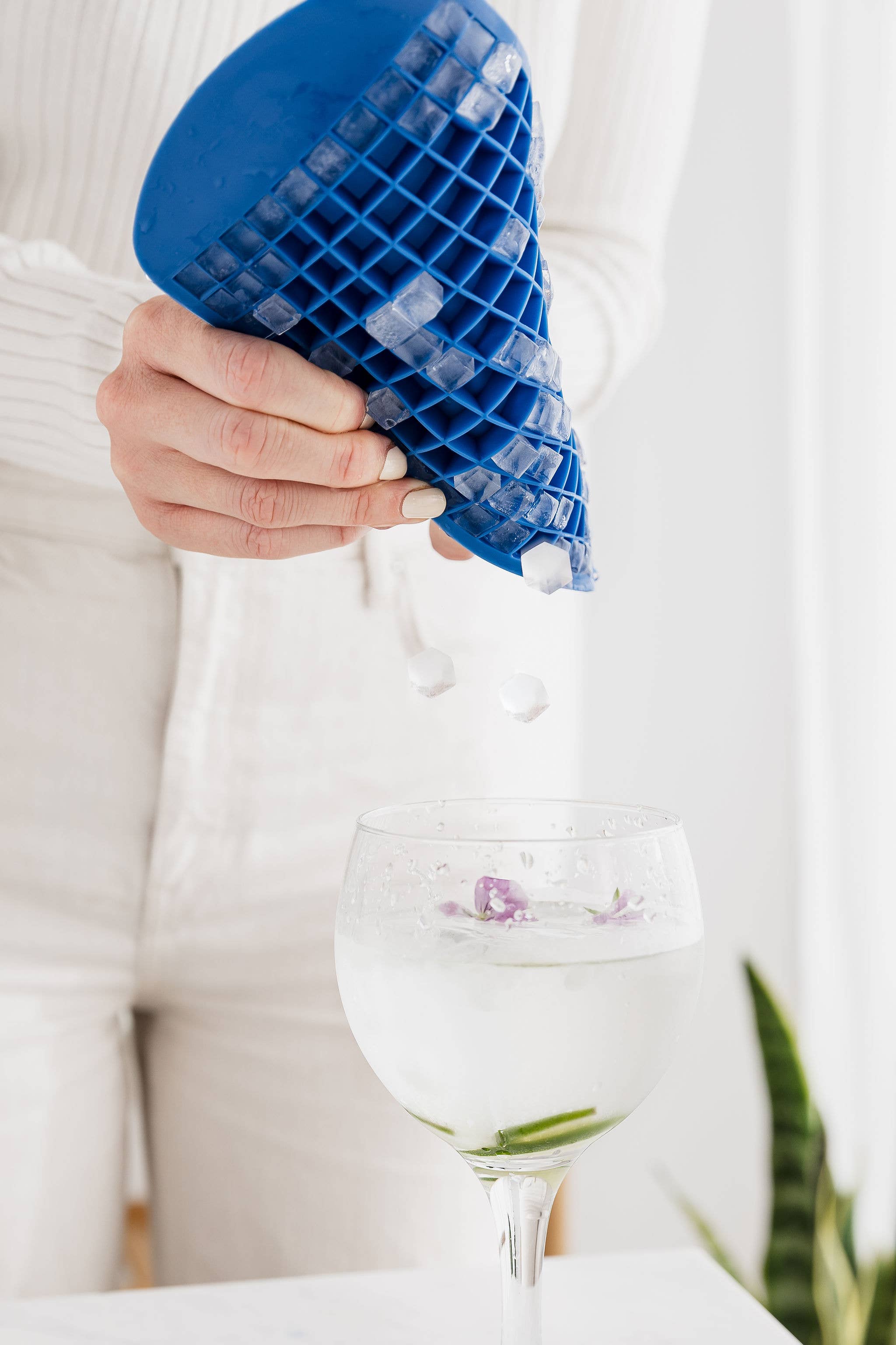 UBERSTAR – wholesale Ice tray/mould – Mini Ice Cube Trays (Set of 2)3