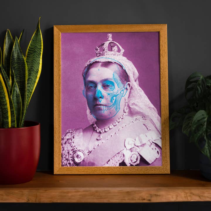 Queen Victoria Skull kleurenprint voor wholesale door Ink & Drop