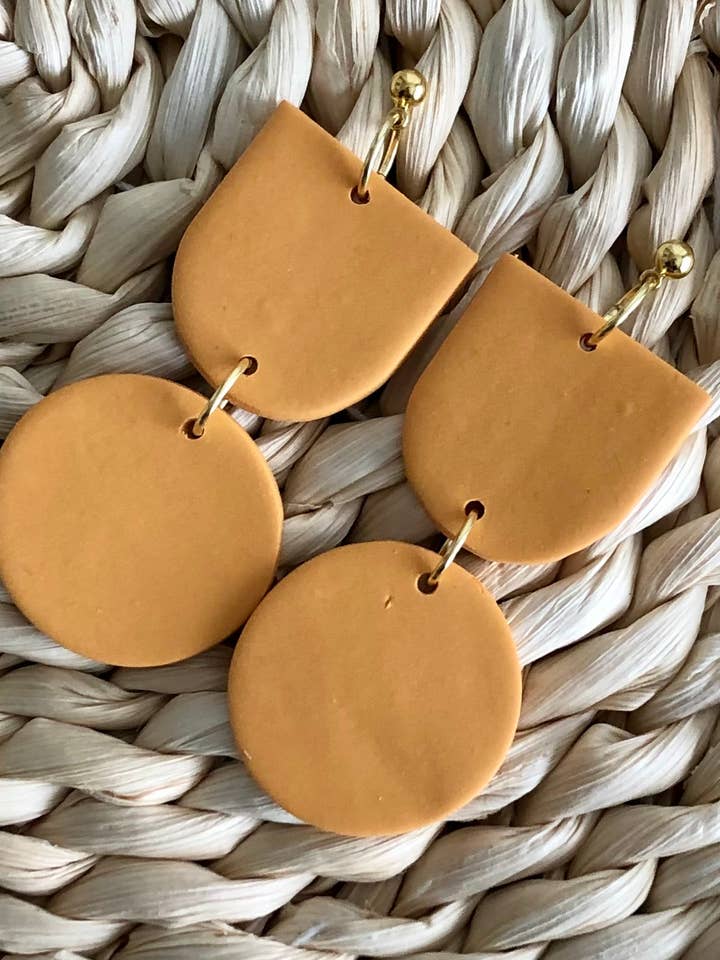 Senap Polymer Clay Circle Drop för wholesale av Hooks and Clay