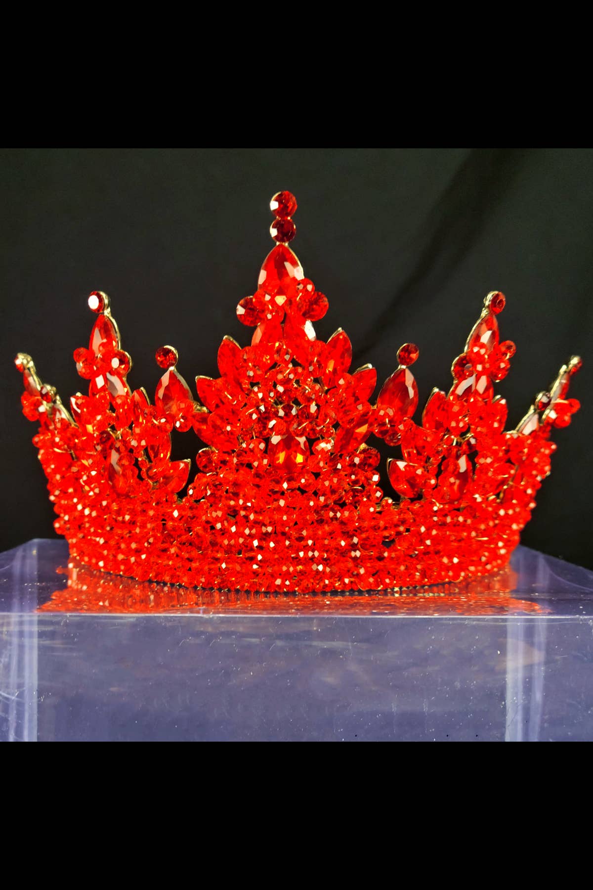 Chicas - Wholesale Tiara - Women's - Beautiful metal tiara with crystal balls and jewels HT9777